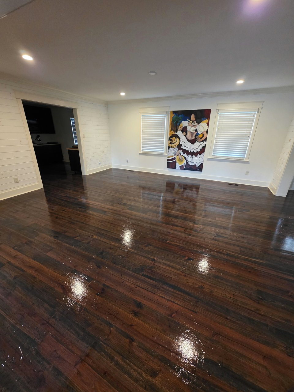 Reflective floor in an open room